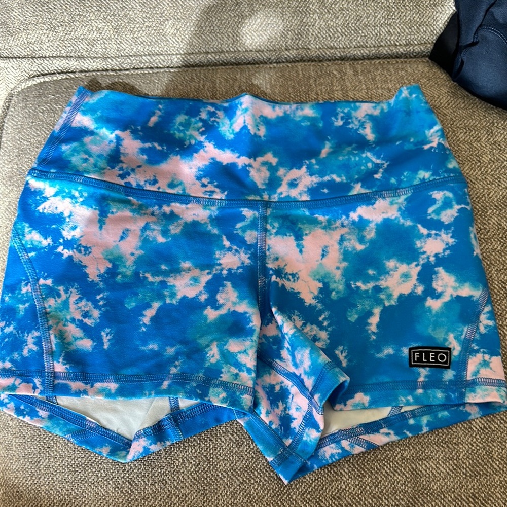FLEO Women's Blue and Pink Tie-Dye Shorts